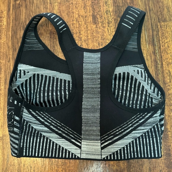 Nike FE/Nom flyiknit Sports Bra - Picture 5 of 5